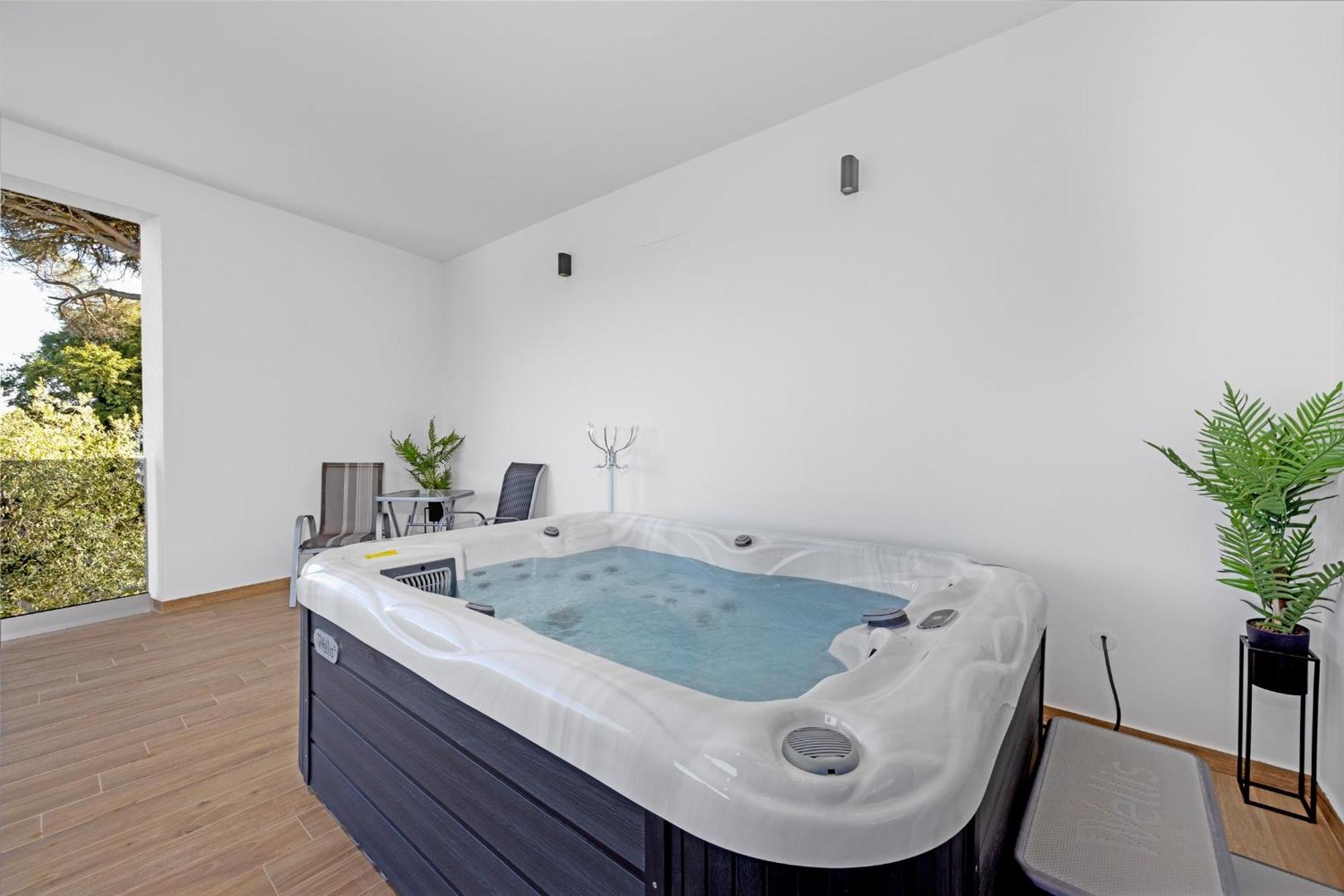 Pinus - Private Pool, Jacuzzi, Game
