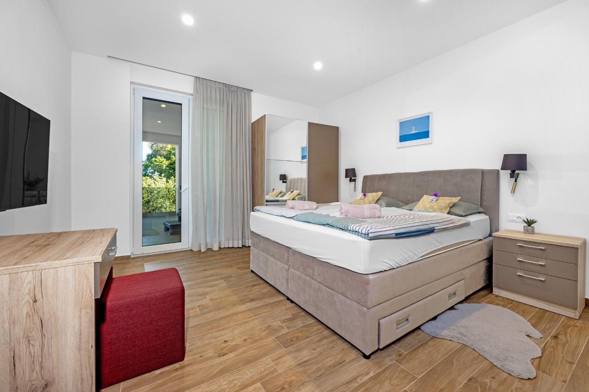 Pinus - Private Pool, Jacuzzi, Game Poreč