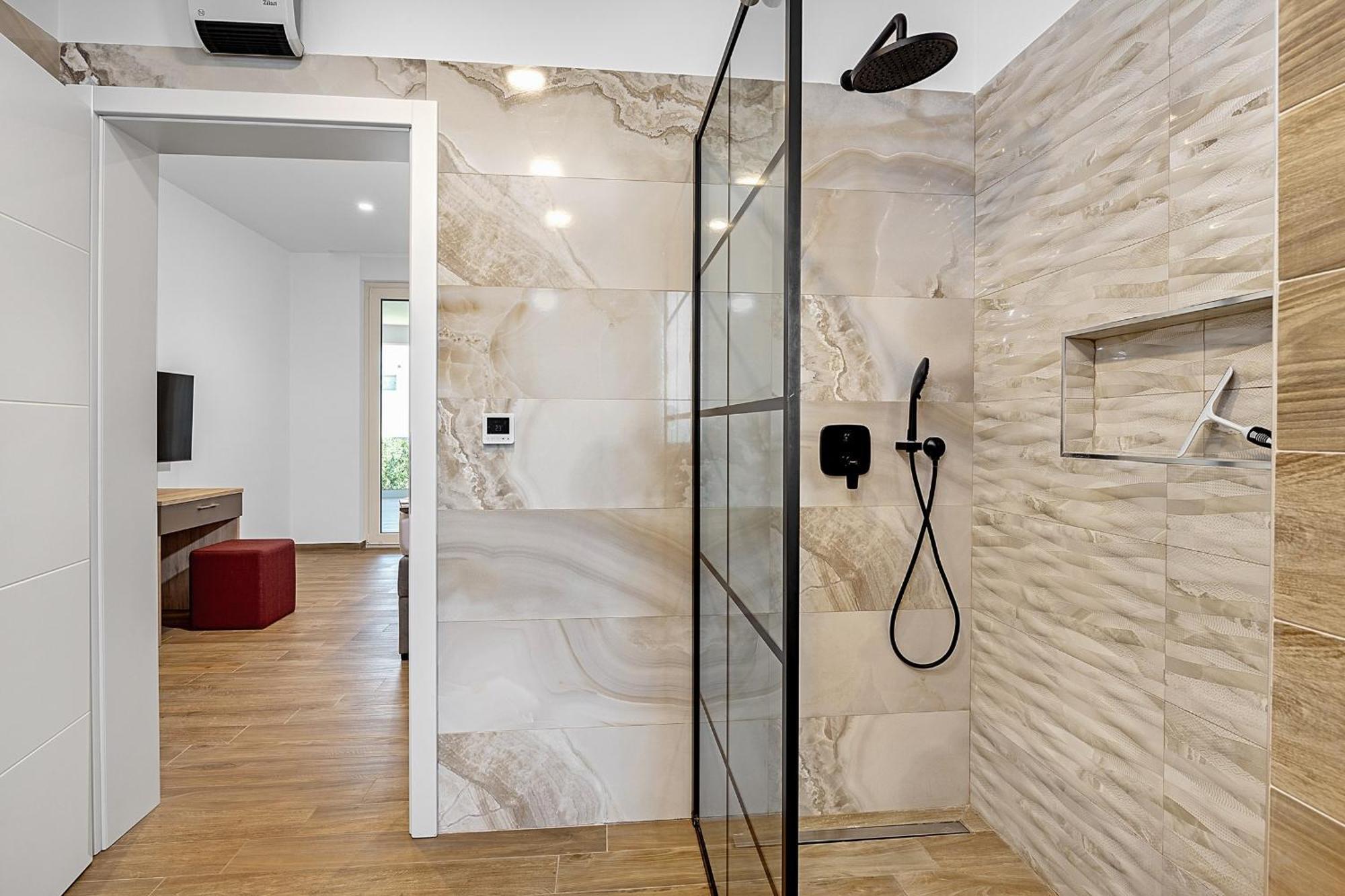 Villa Pinus - Private Pool, Jacuzzi, Game