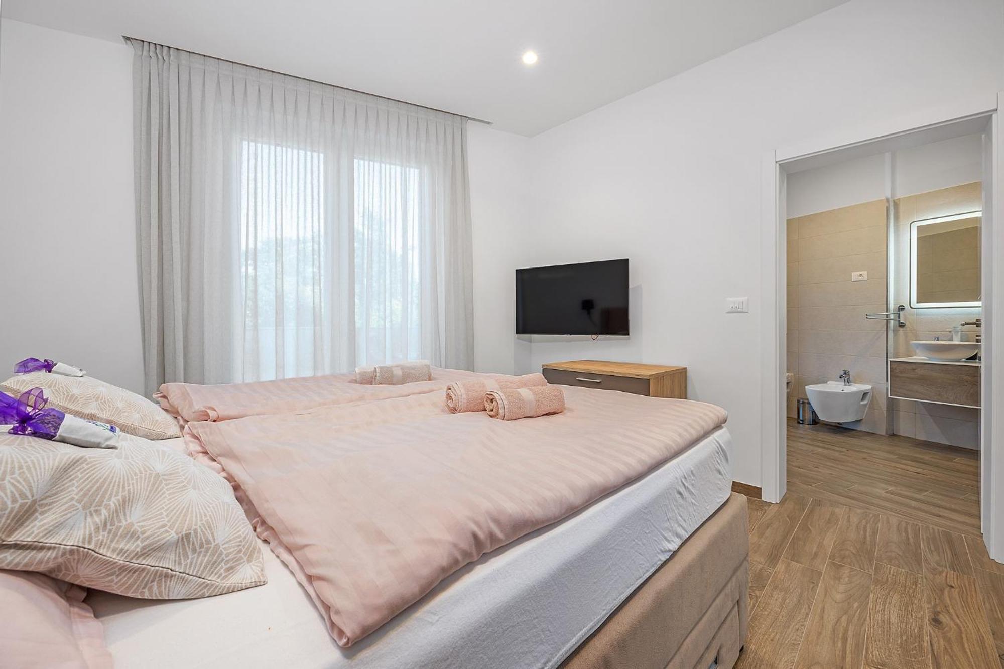 Pinus - Private Pool, Jacuzzi, Game Villa Poreč
