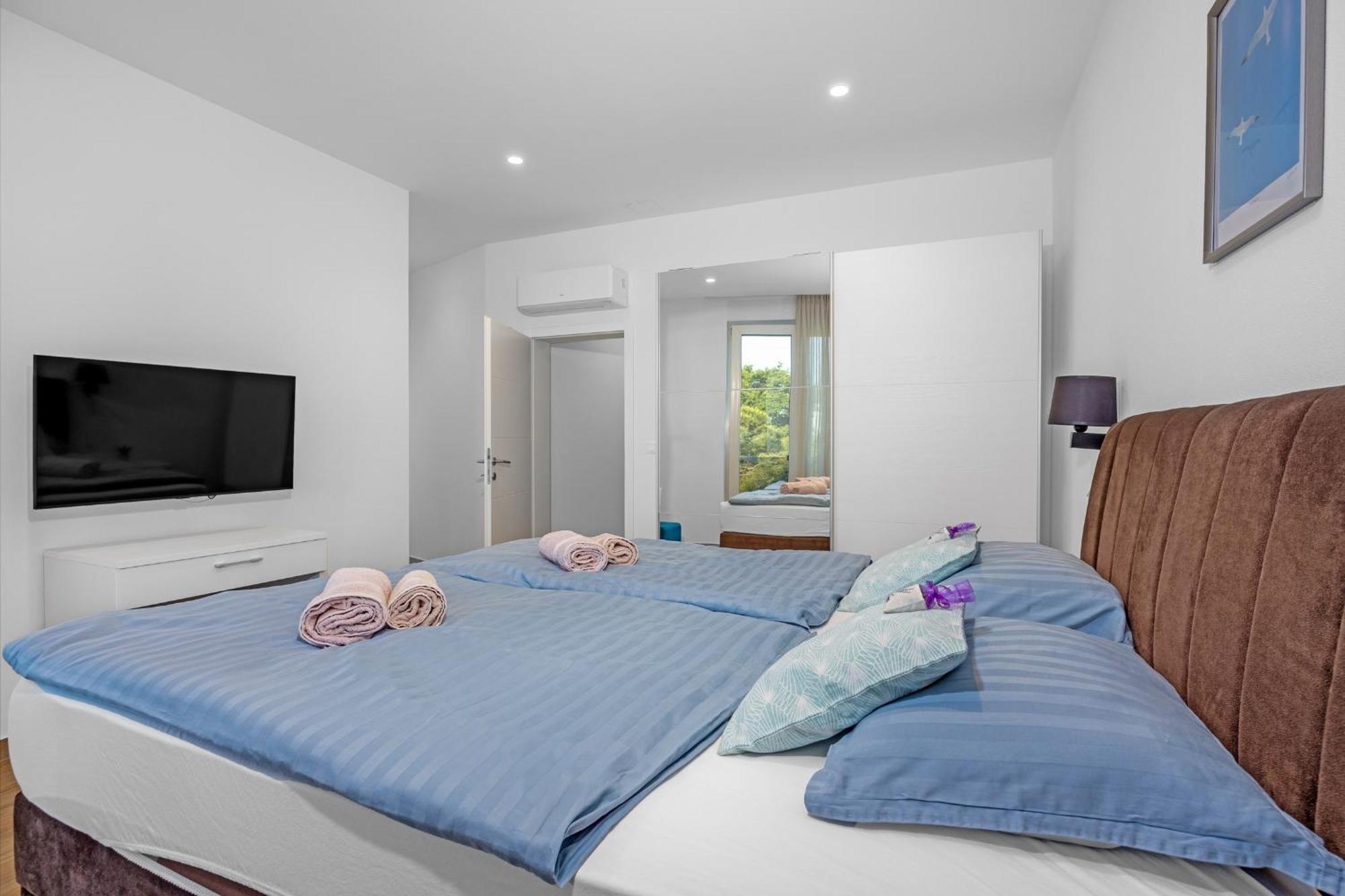 Villa Pinus - Private Pool, Jacuzzi, Game