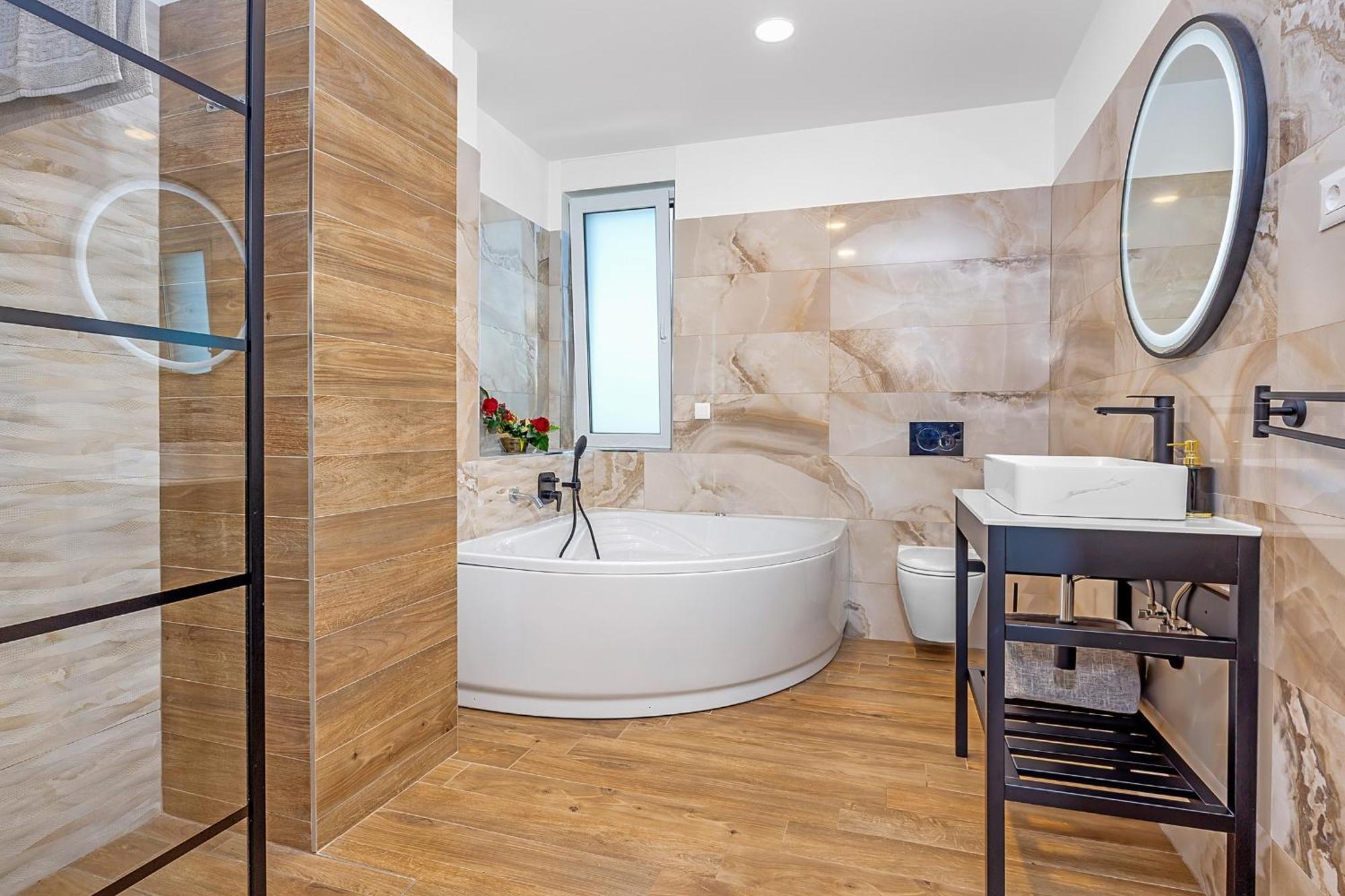 Pinus - Private Pool, Jacuzzi, Game