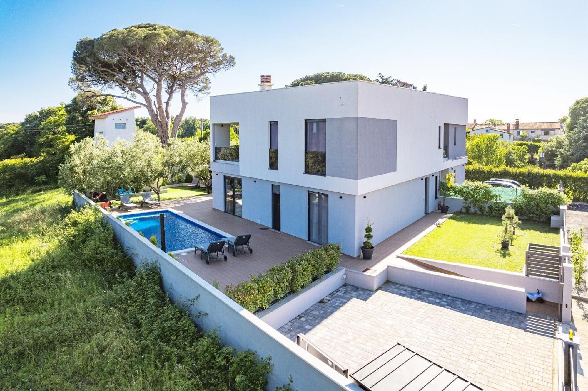 Pinus - Private Pool, Jacuzzi, Game Villa Poreč