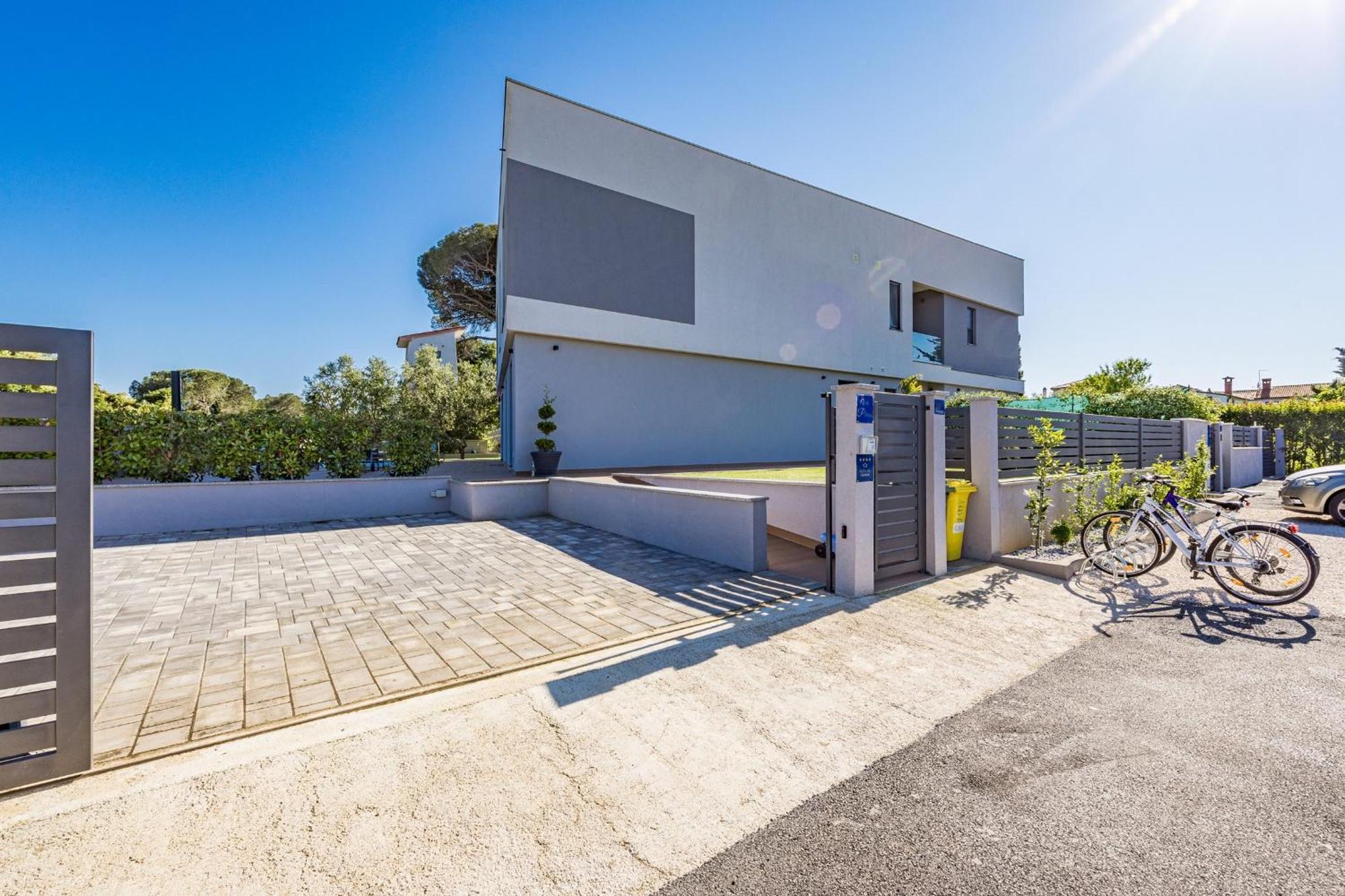 Pinus - Private Pool, Jacuzzi, Game Porec