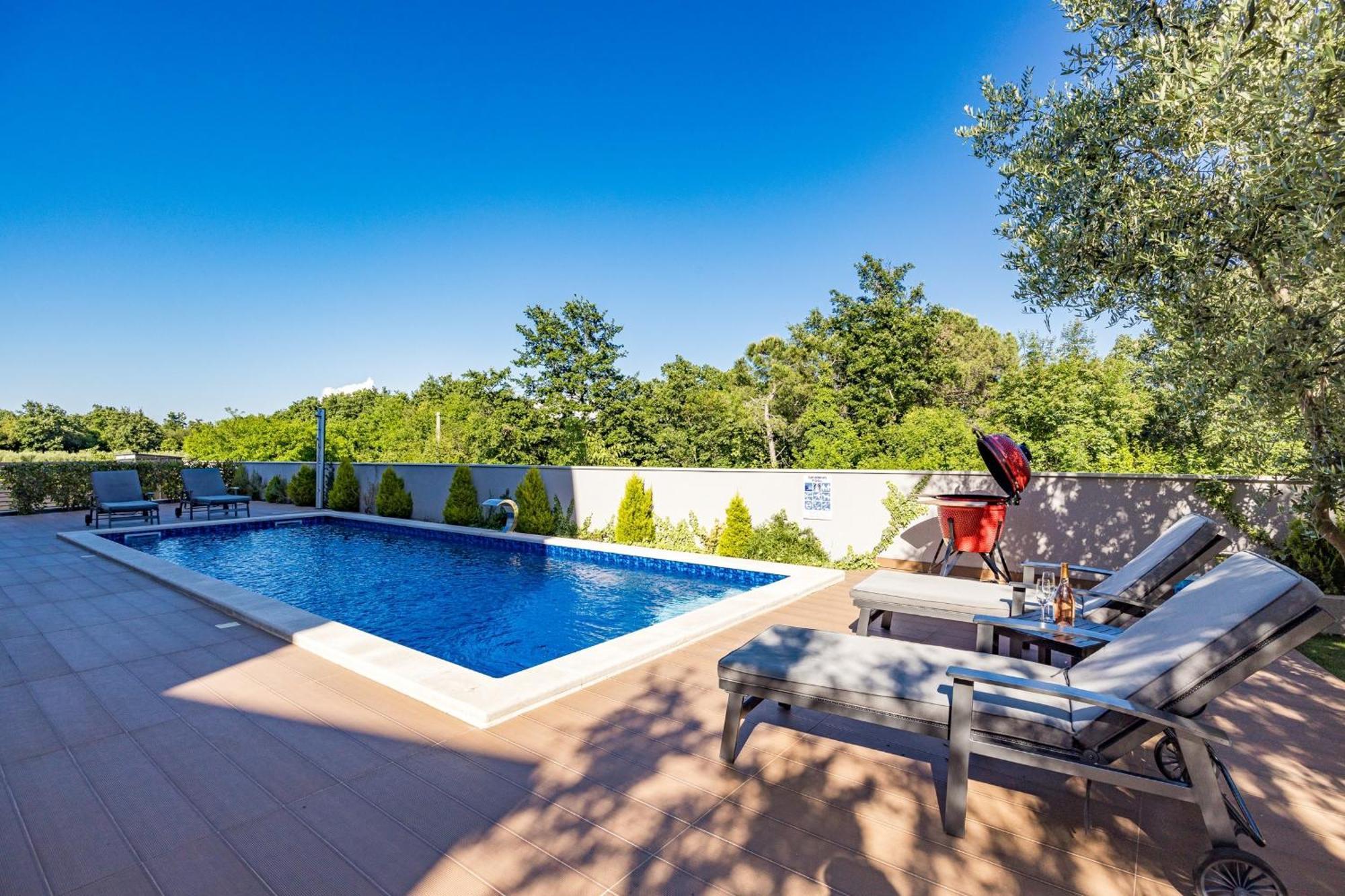 Villa Pinus - Private Pool, Jacuzzi, Game *