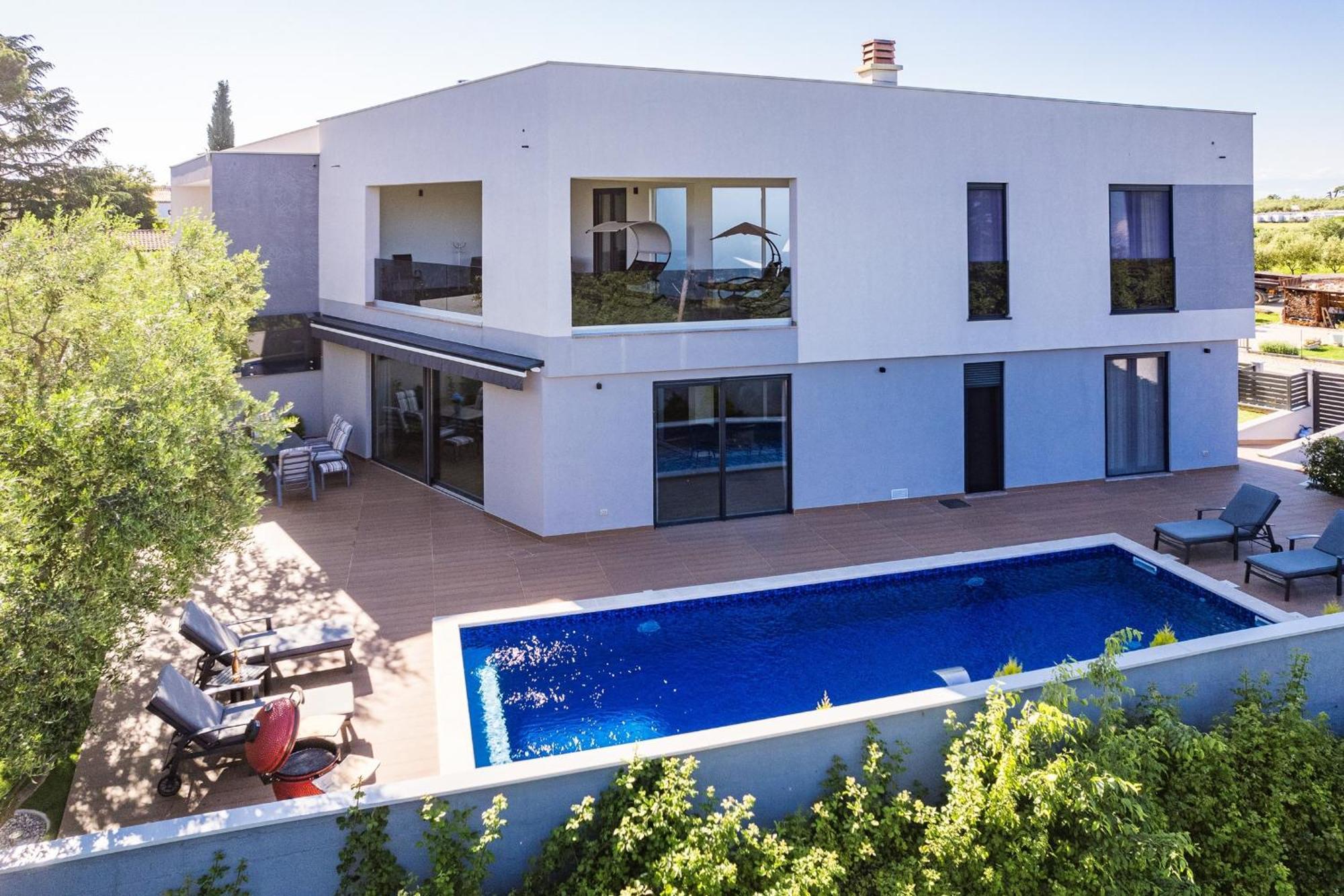 Pinus - Private Pool, Jacuzzi, Game
