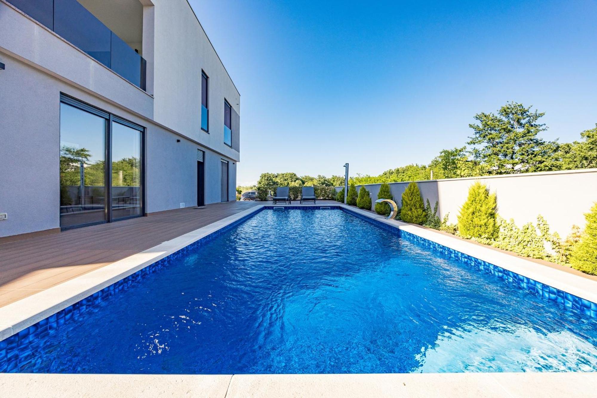 Pinus - Private Pool, Jacuzzi, Game Poreč